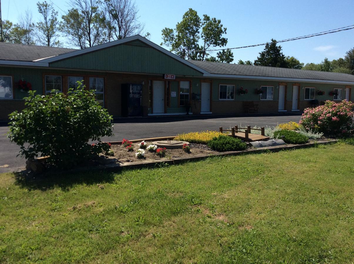 Tay Motel Waubaushene Exterior photo